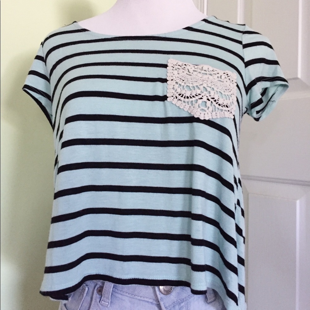 loose striped top with lace pocket